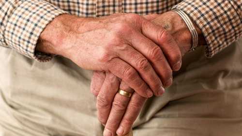 dummy_elderly-gd022adb29__320x213_w500px.jpg